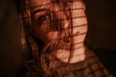 Different Techniques To Make Portraits Using Sunlight Through Blinds