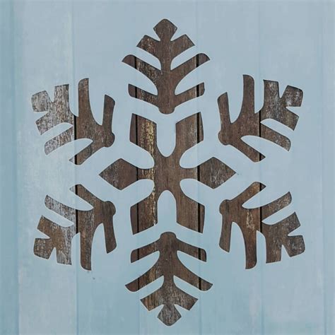 Create Stunning Christmas Windows With Snow Spray Or Stencil Festive