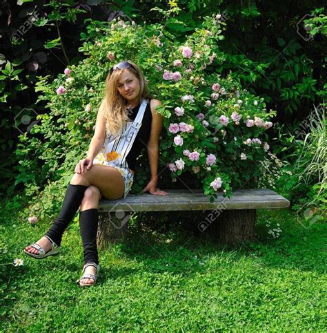 Woman Landscaper Cerca Con Google Piccoli Giardini Giardino Piccoli