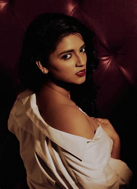 Indian Tamil Actress Vasundhara Kashyap Nude Selfies 50 Pics Desi