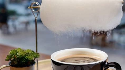 Kawa Z Chmurk Z Waty Cukrowej W Kawiarni W Szanghaju Na Twoj