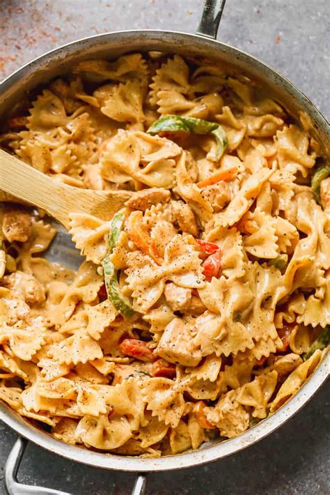 In a very large skillet (or the same big pot used to make the pasta) over medium heat add 1 tbsp of the olive oil, chicken, 1 1/2 tbsps of the cajun seasoning, kosher salt, and pepper. Easy Cajun Chicken Pasta | Recipe | Easy cajun chicken ...