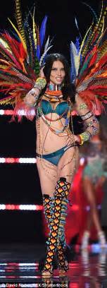 Adriana Lima Wows At Victorias Secret Fashion Show Daily Mail Online