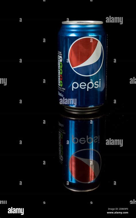 Lata De Pepsi Cola Fotos e Imágenes de stock Alamy