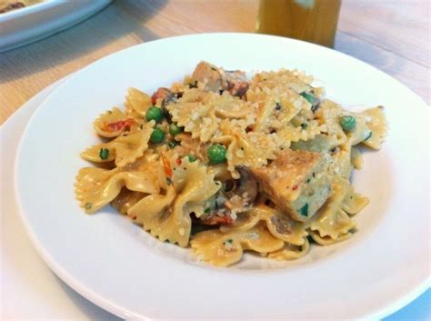 When serving beef and a second meat, such as chicken or ham, on a buffet, you must allow 5 ounces ready to eat beef plus 3 ounces ready to eat second meat for each person , if there is a server for the meats. Chicken and Farfalle Pasta in a Roasted Garlic Cream Sauce ...