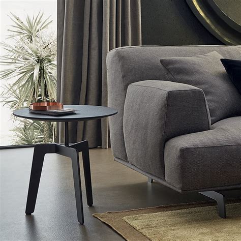 Open grain rift sawn oak is diamond matched on the top and shelf to create a refreshing new take on a julian chichester classic. COFFEE TABLES - POLIFORM | Tribeca