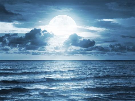 Full Moon Rising Over The Ocean Xhd Wallpaper On Mobdecor 綺麗な景色 風景