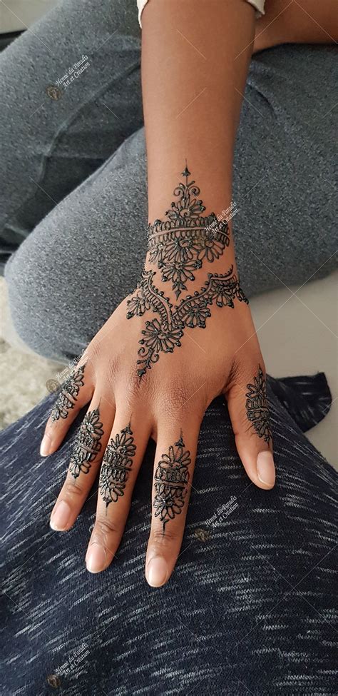 Épinglé par henné du paradis sur henné tatouages mains tatouage au henné henné main