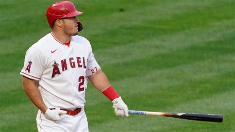 Los Angeles Angels Mike Trout Likely Out 6 8 Weeks With Grade 2 Calf