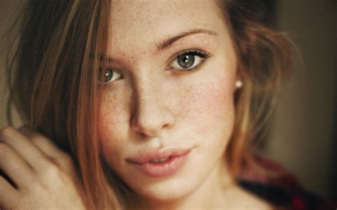 Wallpaper Face Women Redhead Model Long Hair Blue Eyes Brunette Green Eyes Blurred