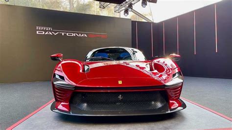 Ferrari Daytona Sp3 Icona Series Metal Red Limited Edition In 118
