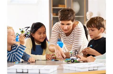Lego education wedo 2.0 has been with us for years, yet in 2021 remains one of the best tools for kids for learning robotics and programming. LEGO WeDo 2.0 + Actividades & Envío GRATIS | LEGO® Education