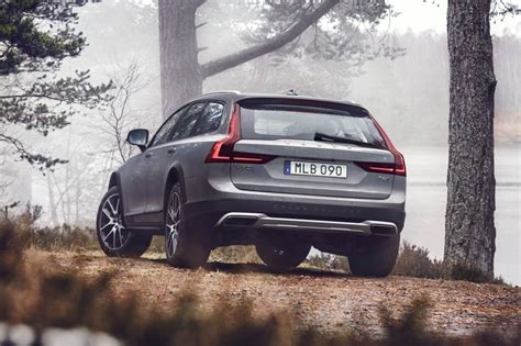 2017 Volvo V90 Cross Country Pictures 37 Photos Edmunds