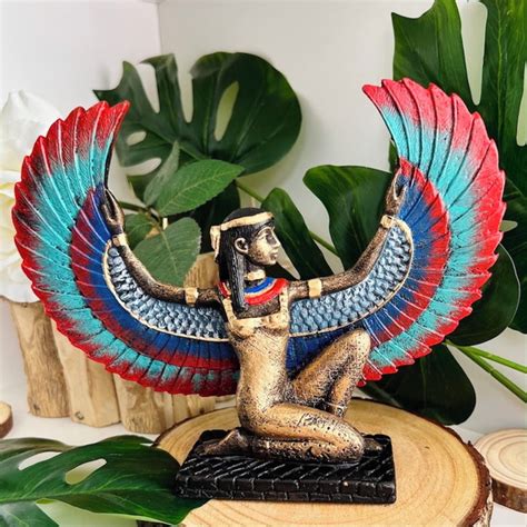 Deusa Ísis Mitologia Egípcia Feita De Resina Elo7
