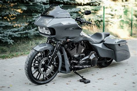 The obvious choice is the best one in this case, especially considering the controversy swirling around the other american marque and its road glide. Harley-Davidson Road Glide Bagger 7 | in Chesterfield ...