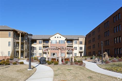 Friendship Village Chesterfield Apartments In Chesterfield Mo