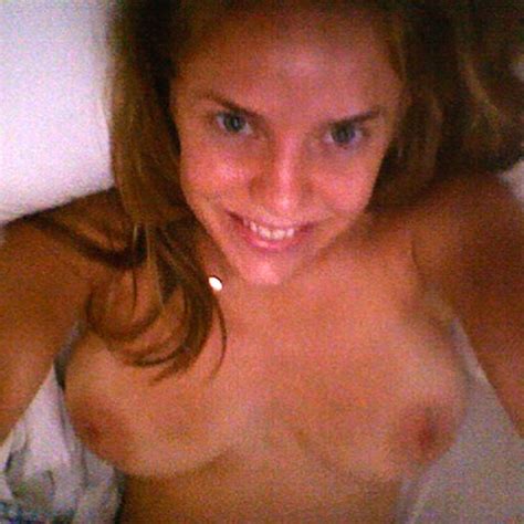Actress Kelli Garner Nude And Hot Leaked Photos New 15 Pics