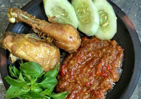 Resep Ayam Goreng Sambel Lalapan Oleh Tiya Wulan Cookpad
