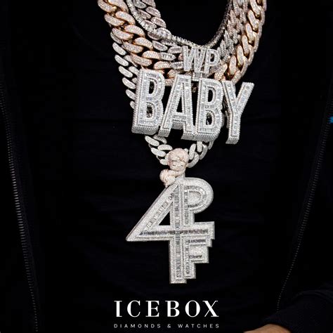 Lil Baby Has 4 Pockets Full For His 4pf Chain