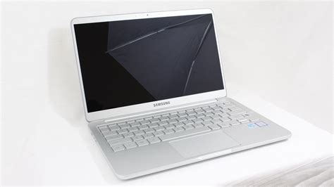 The samsung notebook 9 pro keyboard deck is both spacious and comfy, with a ton of room for the enormous trackpad. Đánh giá Samsung Notebook 9 NP900X3N : Máy tính xách tay ...