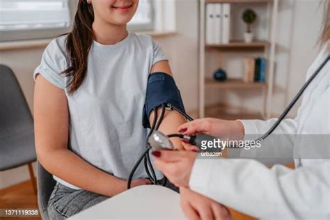 A Childs Blood Pressure Photos Et Images De Collection Getty Images