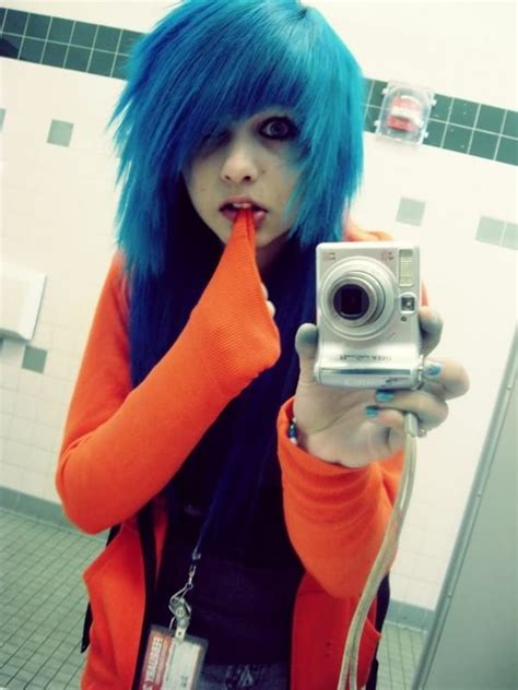 A classic long emo hairstyle for girls with an indigo hue. 44 Amazing Emo Hairstyles That Will Blow Your Mind