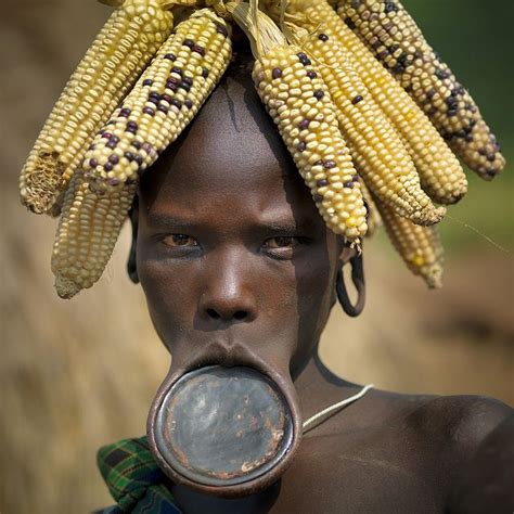 Leichenschauhaus Reicher Mann Bequemlichkeit African Woman Lip Ring