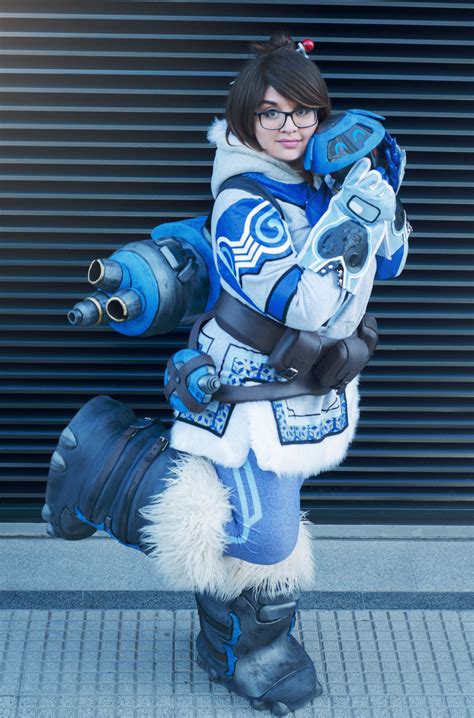 Mei Ling Zhou And Snowball Overwatch Hey Guys My Mei Cosplay Is