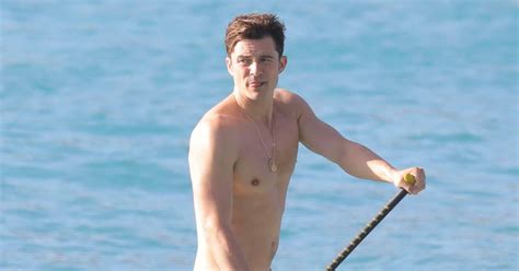 Orlando Bloom Comments On Paddle Boarding Photos For First Time