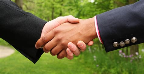 Business deal handshake - Photopublicdomain.com