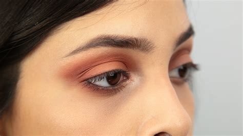 Leave at least a tiny strip of natural skin colour beneath your eyebrows. 5 Ways to Apply Eyeshadow - wikiHow