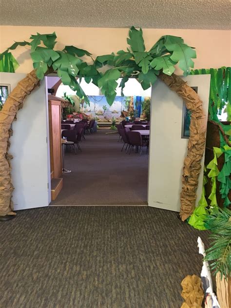 Pin By Mariana P On Selva Jungle Decorations Vbs Themes Vbs Crafts