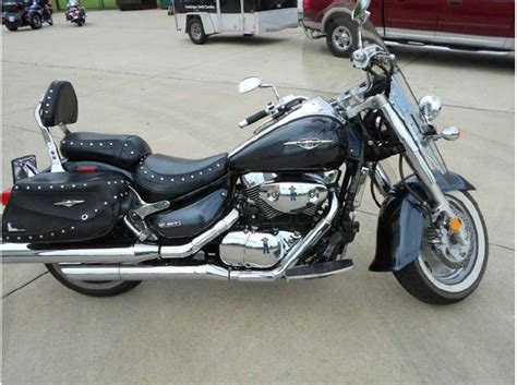 The boulevard c90t is ready for the vacation and it waiting for you to fill up the tank and pull the throttle. Buy 2006 Suzuki Boulevard C90 Black on 2040motos