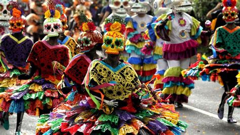 In Pictures Mexico Citys Day Of The Dead Parade Bbc News