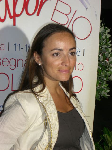 Falde del kilimangiaro la domenica pomeriggio su rai 3 sostituendo licia colò che ha da ridire sulla. Camila Raznovich - Wikipedia