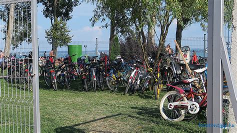 A balatonudvari strand a balaton északi partjának egyik nyugodtabb strandja, mely gyermekek részére sekély partszakasszal is rendelkezik. Balatonudvari Fövenyesi strand | Balatontipp