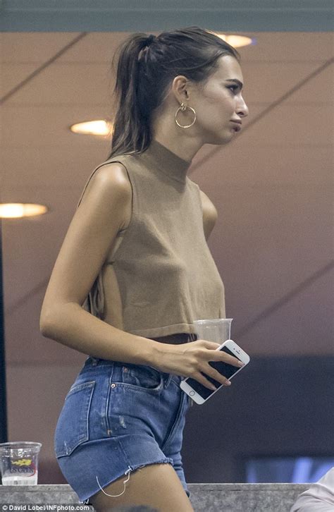Emily Ratajkowski Shows Off Pert Derriere As She Sits In The Stands At Us Open Daily Mail Online