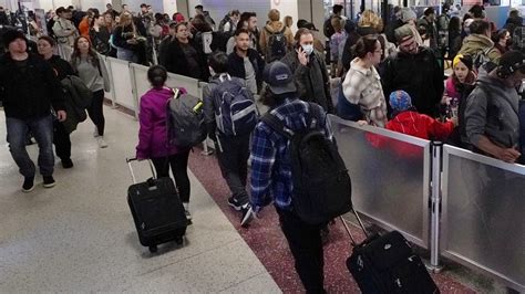 Holiday Travel Disruptions Airlines Issue Waivers Ahead Of Winter