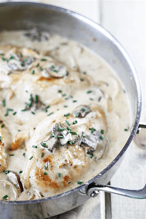 Slice the chicken breasts, and return the meat to the skillet. Chicken in Garlic Mushroom Cream Sauce | Countryside Cravings