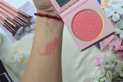 Sailor Moon X Colourpop Cats Eye Pressed Powder Blush Review And Swatch