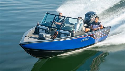 Offering exceptional value, an elegant style and everything you need to succeed with your fishing. 2021 LOWE BOATS FS1700 FISH & SKI