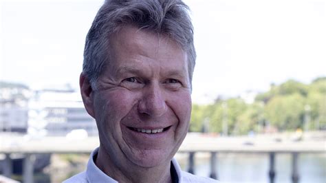 Mediene har en særlig viktig rolle i kriser, gjennom å formidle informasjon til befolkningen og gjøre kritisk journalistikk på hvordan. HVL-forskere skal finne ut hvordan sykehjem håndterte koronapandemien - Høgskulen på Vestlandet