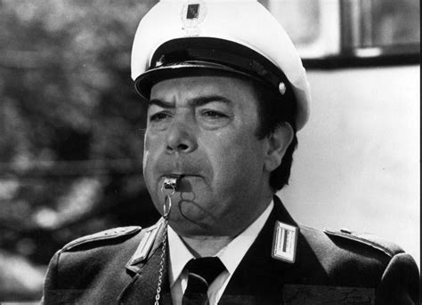 Scuola di ladri, stasera no no. Lino Banfi compie 80 anni - Corriere.it