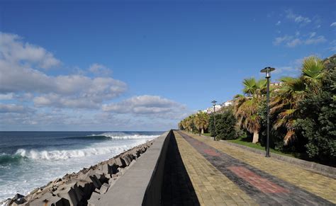 This known as the surfer's paradise. Le village de Jardim do Mar à Madère
