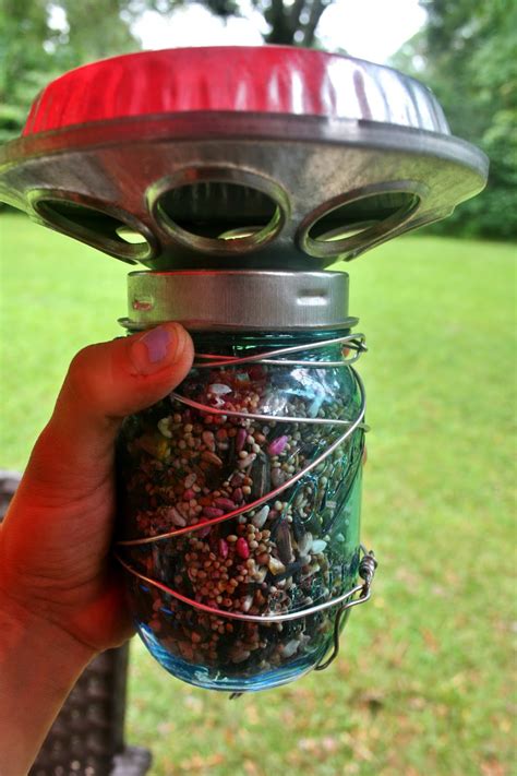 Make a diy bottle bird feeder. DIY Crafts: How to make a mason jar bird feeder