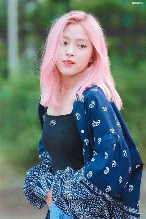 Ryujin Pink Hair Itzy Girl