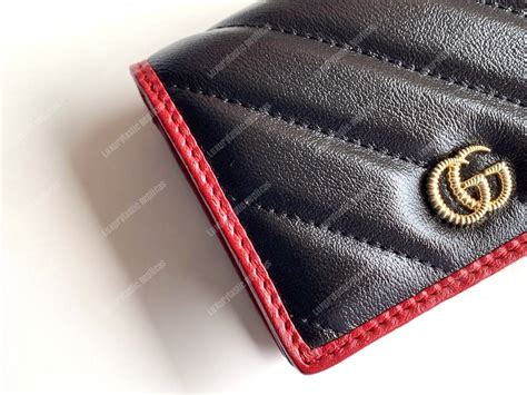 It's been crafted in italy from quilted leather in a chevron pattern and topped with the iconic 'gg' motif. Gucci GG Marmont Card Case Wallet Black - LuxuryTastic Replicas