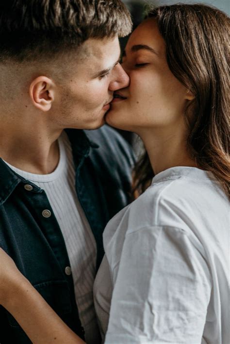 Jak Się Całować Z Języczkiem Różne Pocałunki I Techniki Kobietamag Pl