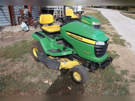 John Deere X300 Riding Lawnmower 42 Deck Hood Is Duct Taped Shows