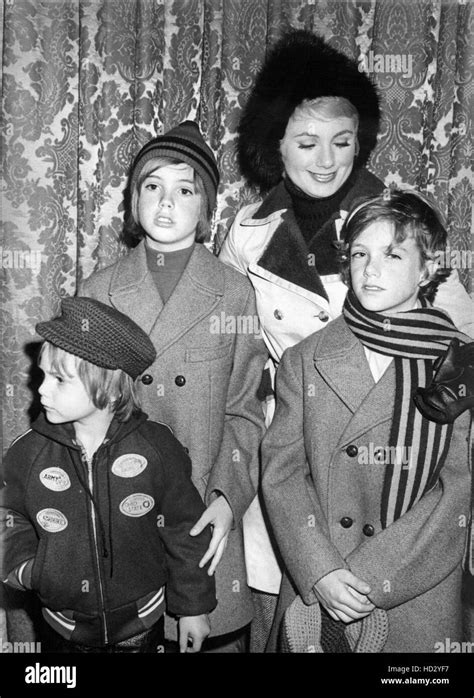 Shirley Jones With Sons Ryan Cassidy Shaun Cassidy And Patrick Cassidy At Annual Hollywood